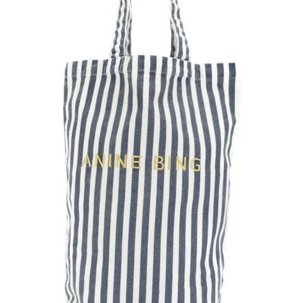IN search of this tote bag!!!